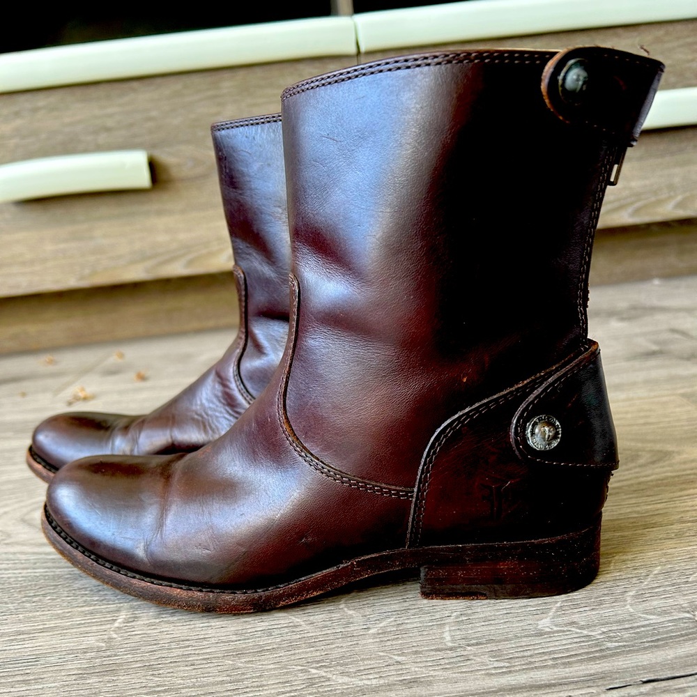 Frye Melissa Boot Size 6 style 76501 in amazing condition!